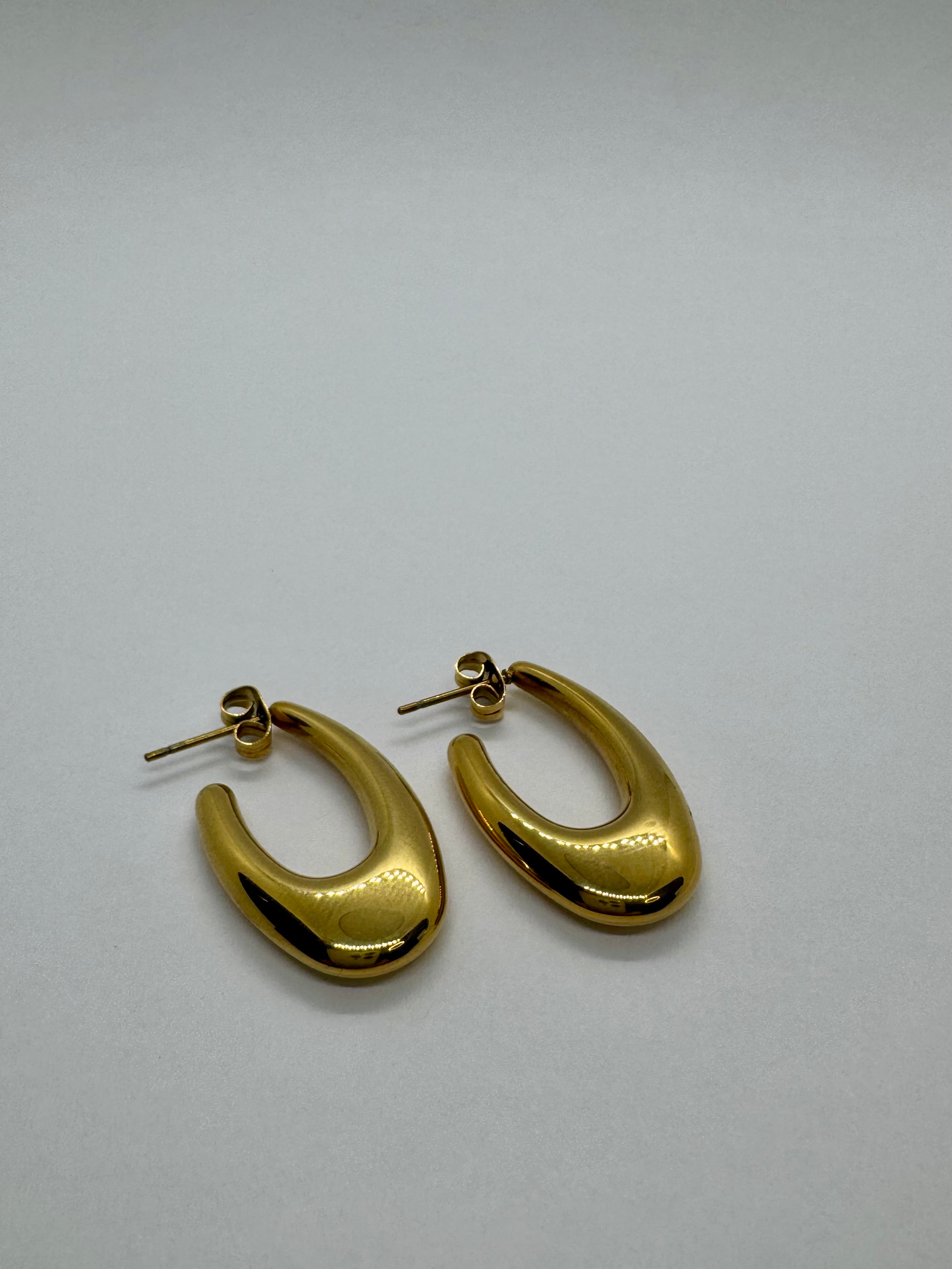 Odette | Oval Stud Earrings