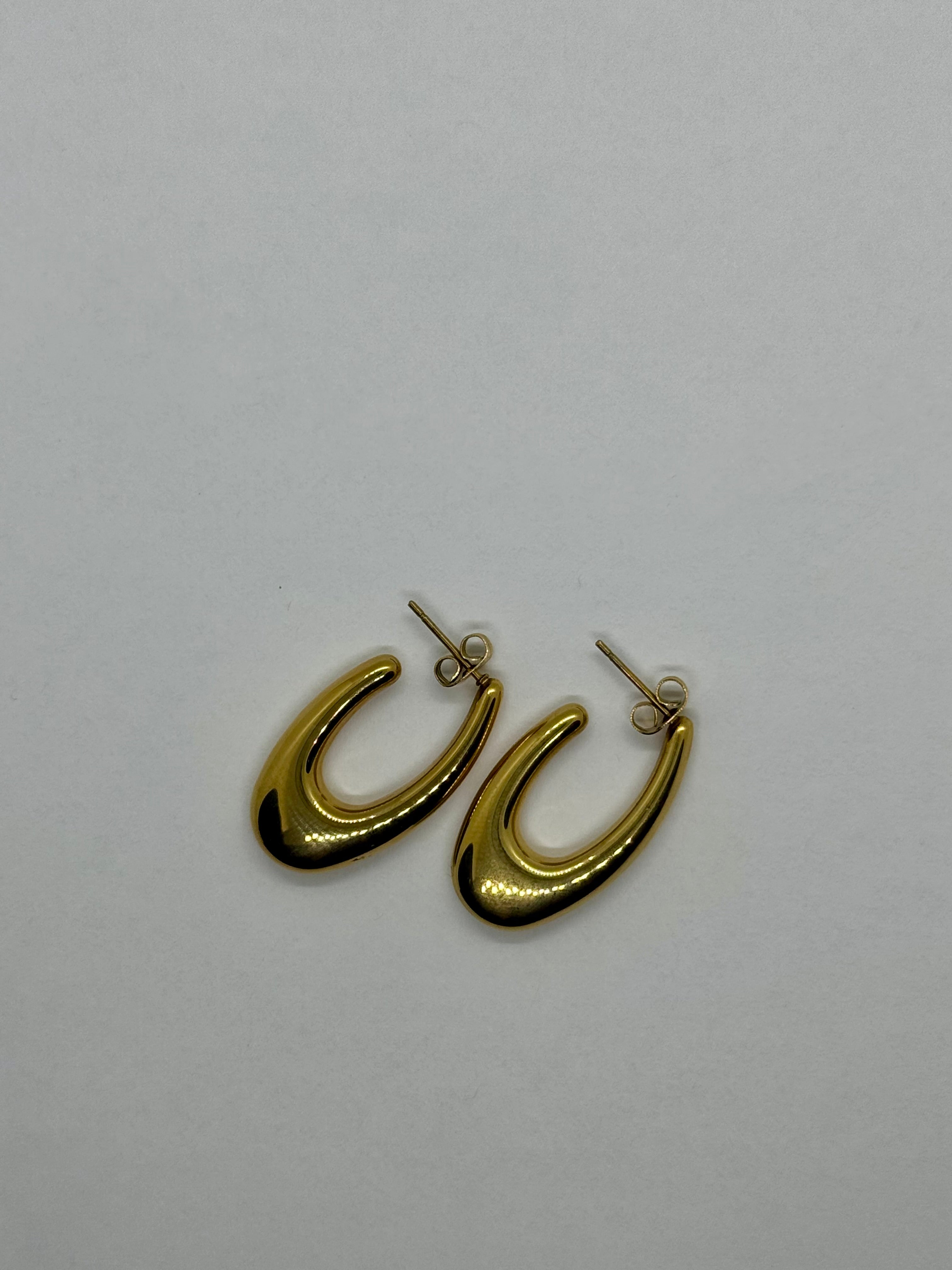 Odette | Oval Stud Earrings