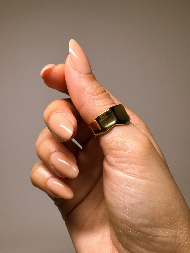 Julianna | Bold Curve Surface Ring