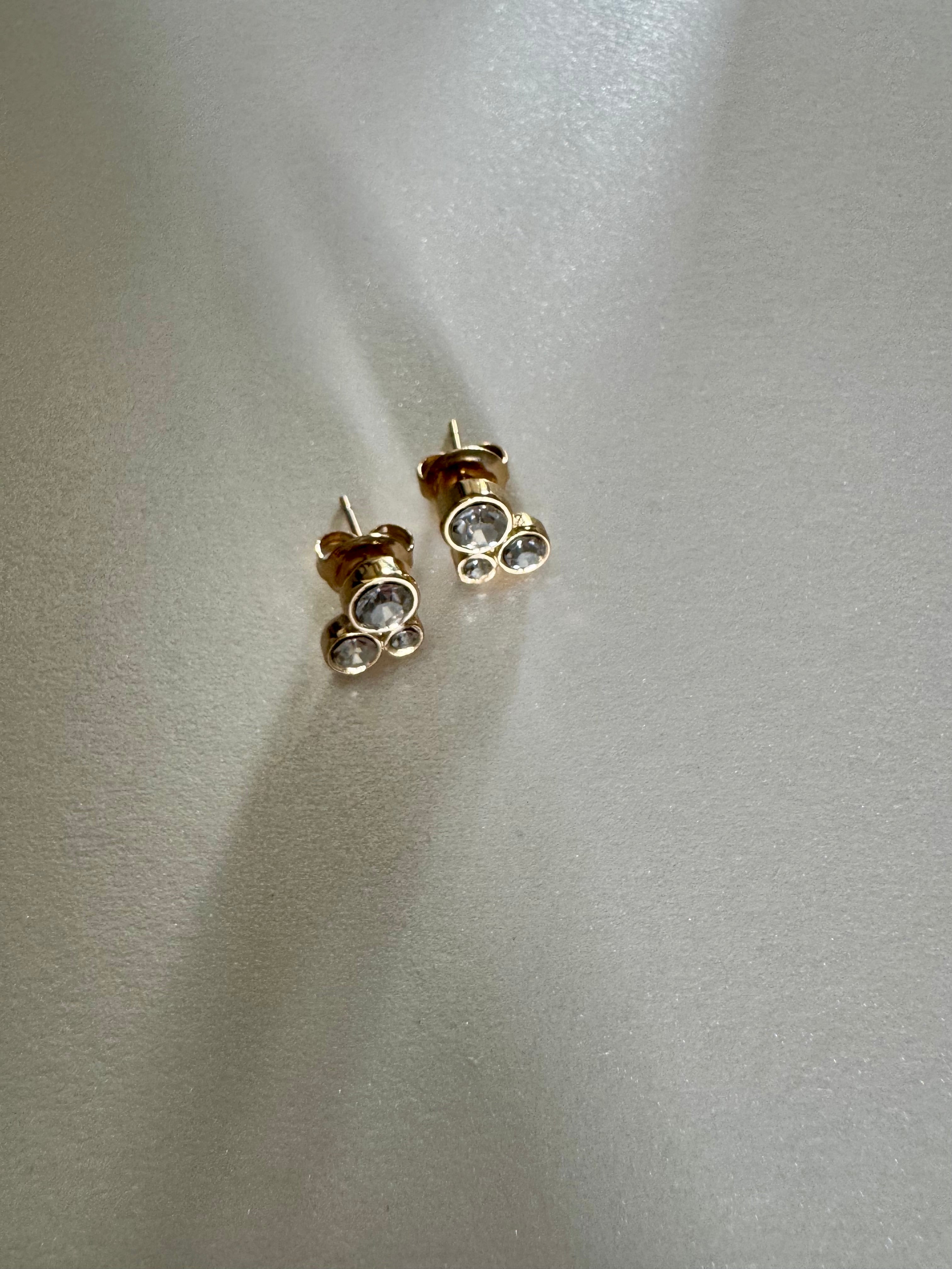 Amanda | Three Round Diamonds Stud Earrings