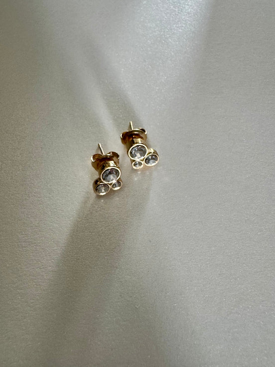 Amanda | Three Round Diamonds Stud Earrings