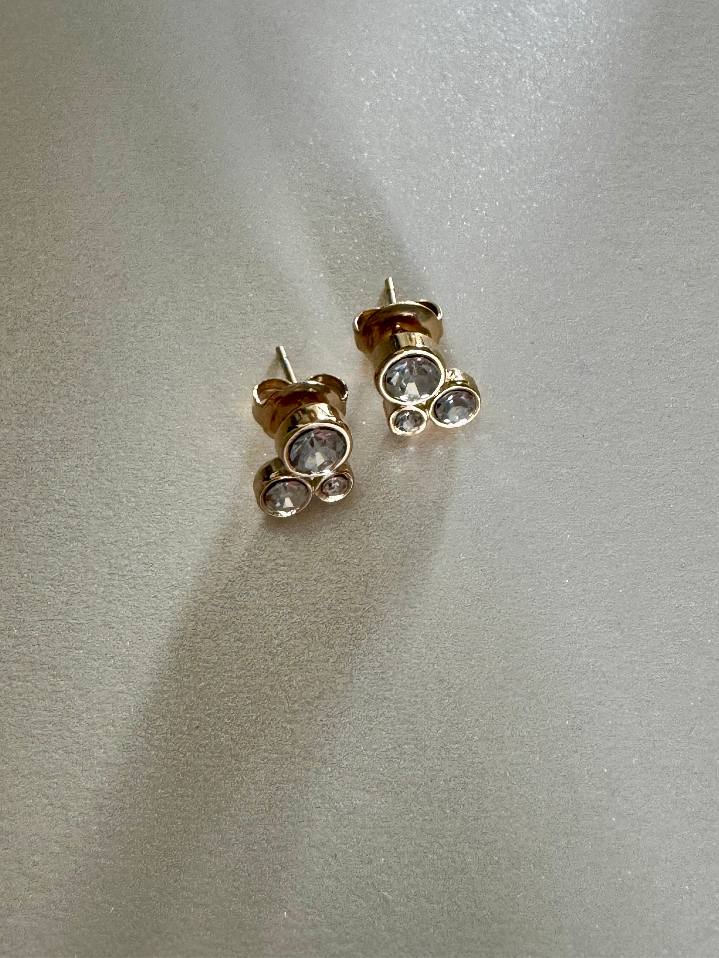 Amanda | Three Round Diamonds Stud Earrings