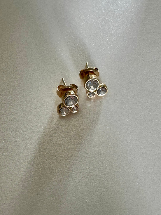 Amanda | Three Round Diamonds Stud Earrings