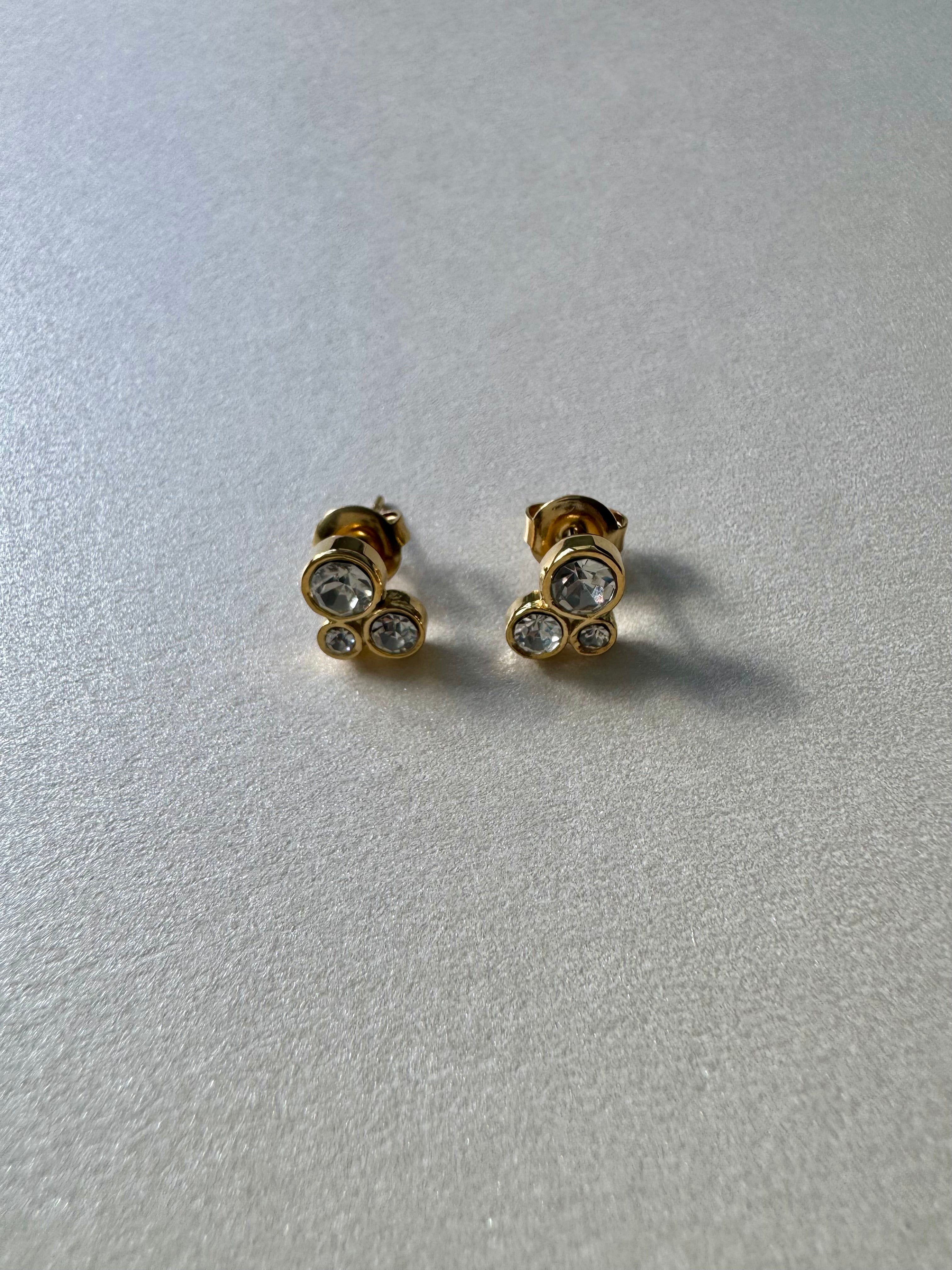 Amanda | Three Round Diamonds Stud Earrings