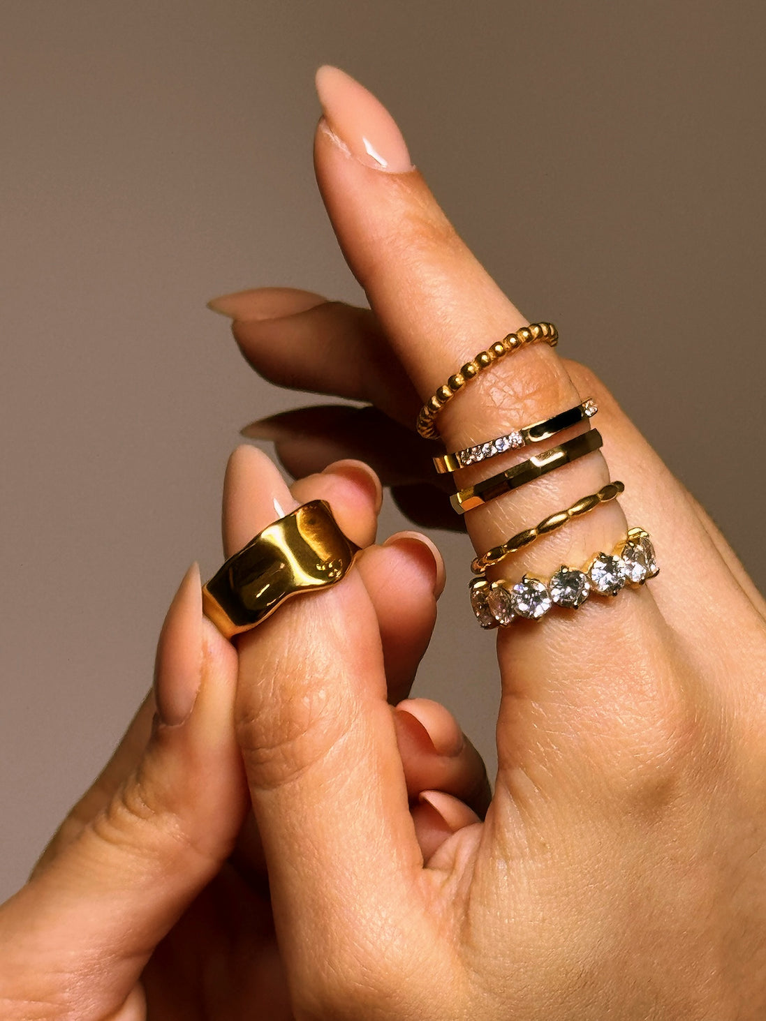 Mia | Round Bead Ring