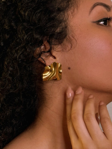 Harmony | Goldden Wave Stud Earrings
